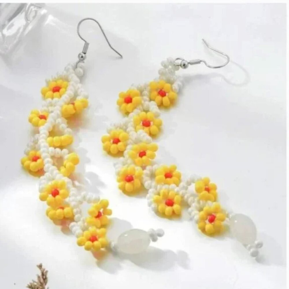 ⭐❤️ FREE Daisy Beaded Flower Drop Boho Peasant hipster Hippie Chic Farm Earrings - Picture 5 of 8